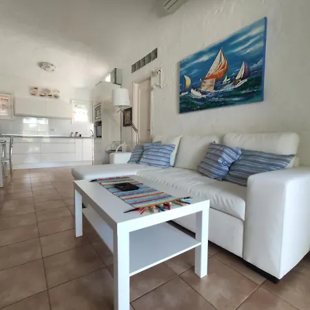 Holiday home 2 Bedroom Next Yumbo Center. Free Parking *